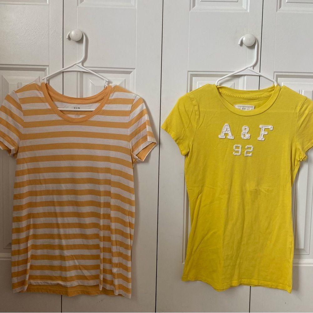 GAP Yellow Short Sleeve Tees Casual Lightweight Size Medium